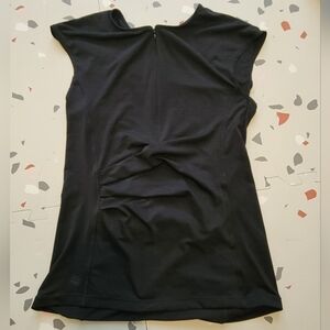 Swim tank with zipper